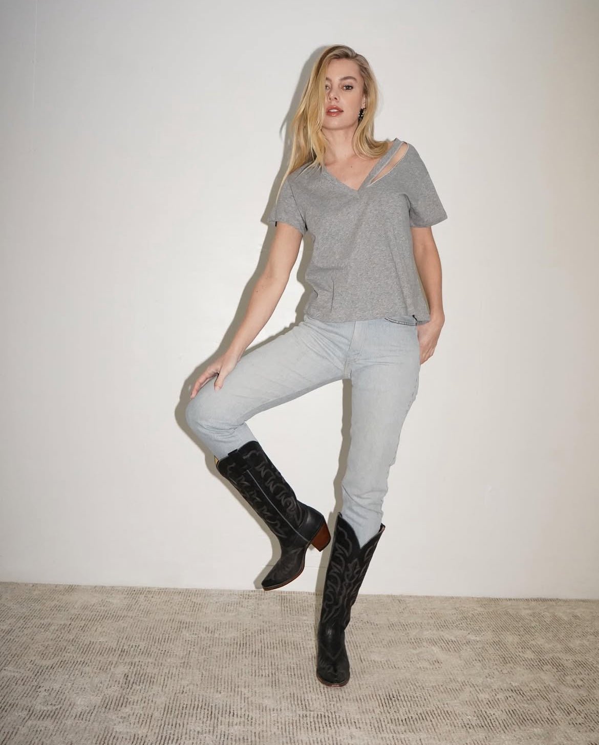 LNA LNA Cut Out Fallon V Neck T-Shirt Endless Waves